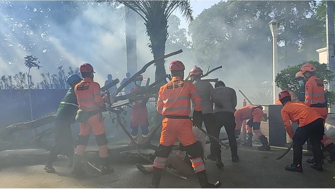 Badan Penanggulangan Bencana Daerah secara resmi mengukuhkan Forum Pengurangan Risiko Bencana (FPRB) Kota Bogor di Balai Kota Bogor, pada Kamis (18/4/2024).