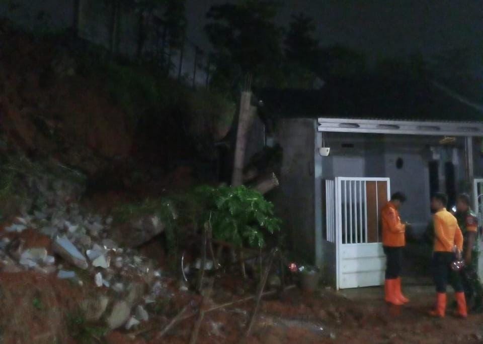 Cuaca ekstrim yang melanda Kabupaten Bogor, mengakibatkan sejumlah bencana di Kecamatan Gunung Sindur, Kabupaten Bogor. IST
