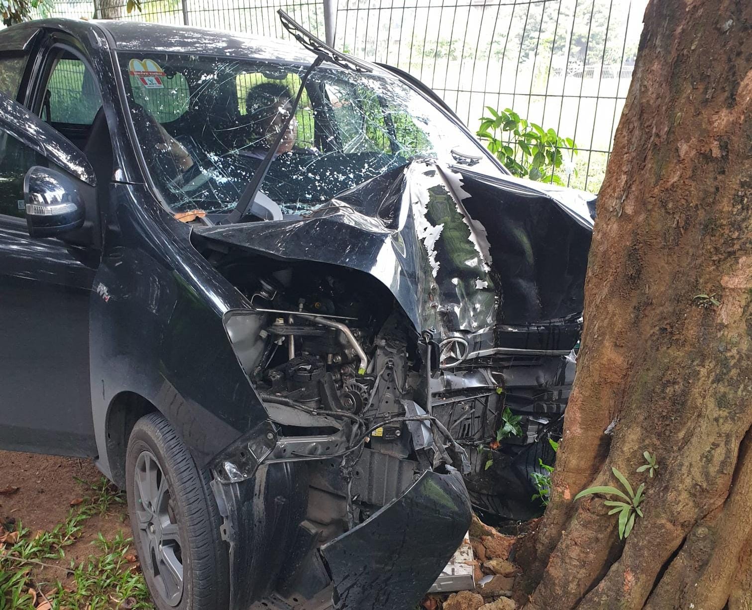 Sebuah mobil bernomor polisi F 1225 AAT mengalami kecelakaan tunggal di Jalan Danau Bogor Raya, Kelurahan Katulampa. Fatur/Radar Bogor