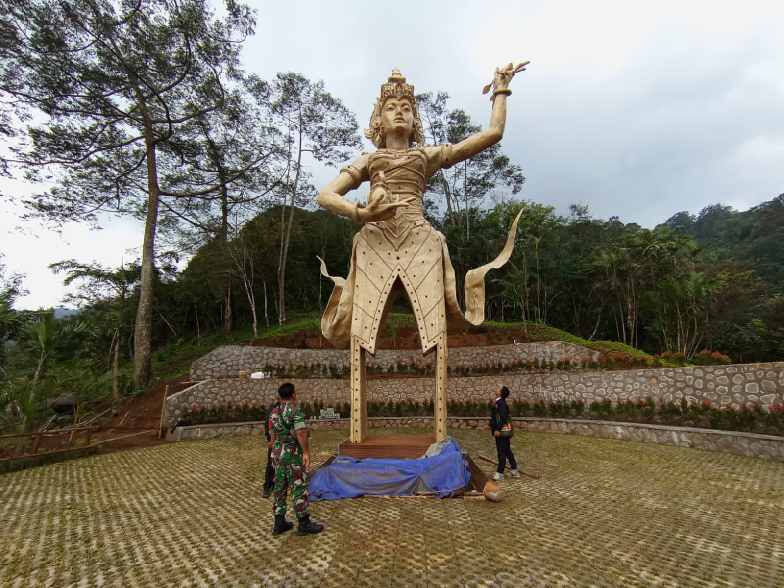 Patung Dewi Kencana di Kabupaten Bogor