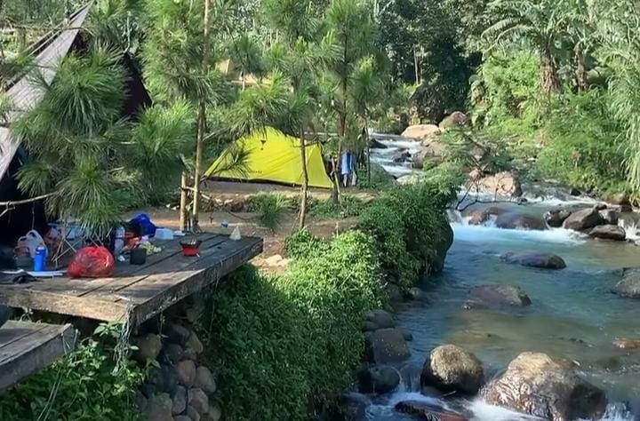 Lembah Cipanas Kelapa 3 yang berlokasi di Desa Wisata Ciasmara, Kecamatan Pamijahan, Kabupaten Bogor, Jawa Barat.