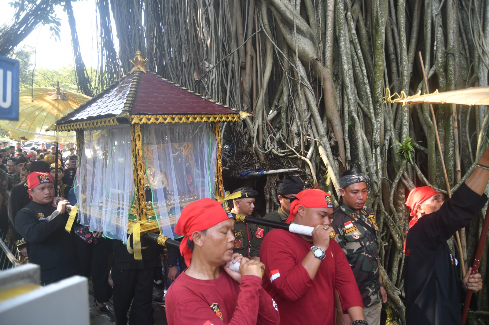 Mahkota Binokasih kembali menyambangi Kota Bogor. Mahkota raja-raja Kerajaan Padjajaran ini melewati Kota Bogor, Kamis (17/4/2024).﻿