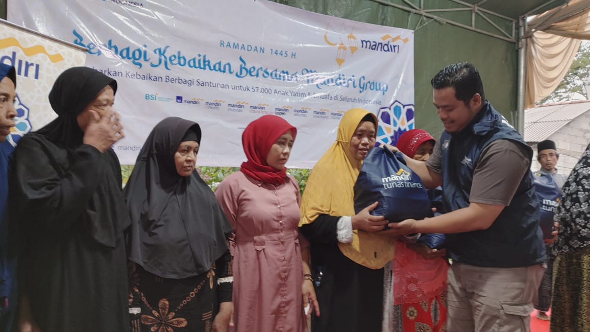Laznas Mandiri ketika menggelar kegiatan membagikan sembako ke warga Rumpin, tepatnya di wilayah Desa Rabak, total ada 100 paket sembako diberikan ke warga membutuhkan, Selasa (2/4/2024), foto: kiriman humas Laznas Mandiri Amal Insani