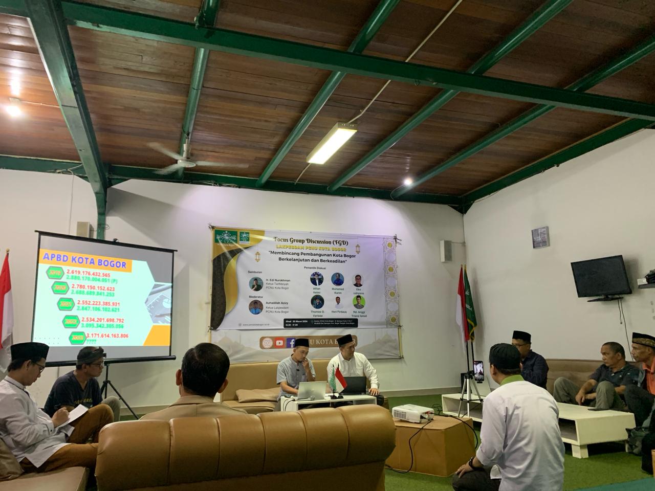 Pengurus Cabang Nahdlatul Ulama atau PCNU Kota Bogor menggelar Focus Group Discussion (FGD) terkait pembangunan di Kota Bogor pada Sabtu (30/3/2024).﻿