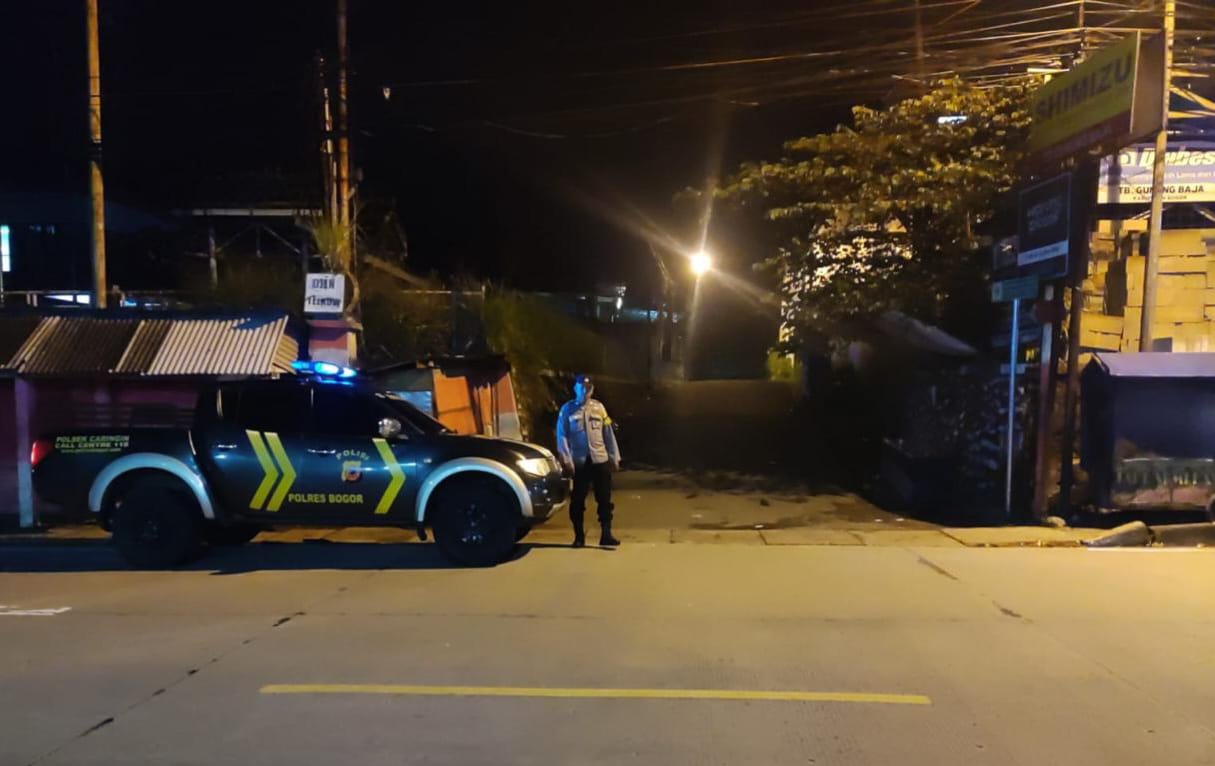 Ilustrasi tawuran di Bogor. Petugas Polsek Caringin mendatangi lokasi tawuran di Jalan Raya H.R Sukma, Kecamatan Caringin, Kabupaten Bogor.