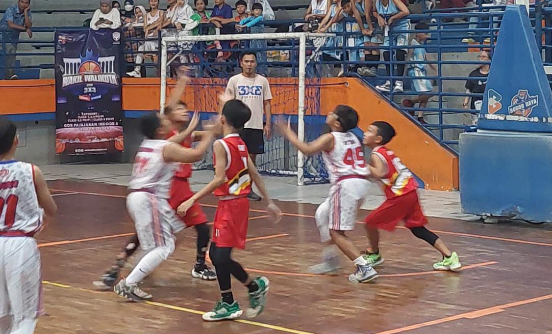 Komite SDN Sukadamai 3 mengadakan kompetisi 3x3 bola basket antar SD.