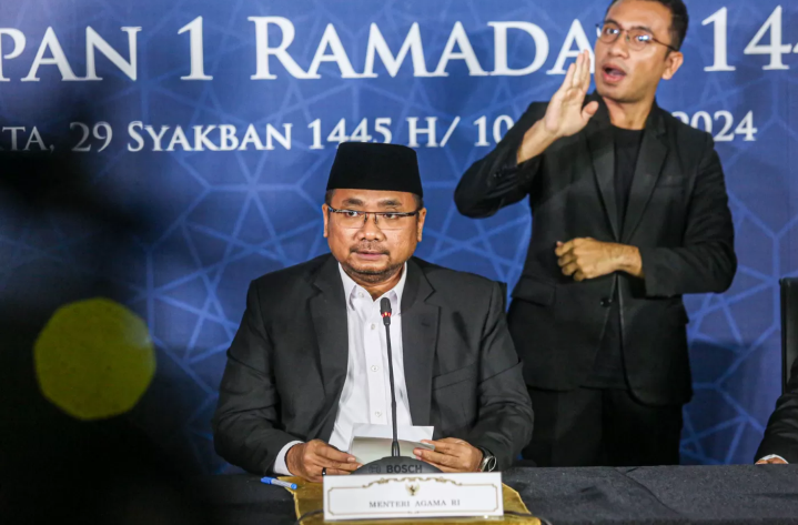 Menteri Agama Yaqut Cholil Qoumas di kantor Kemenag RI, Thamrin, Jakarta Pusat, Selasa (9/4).