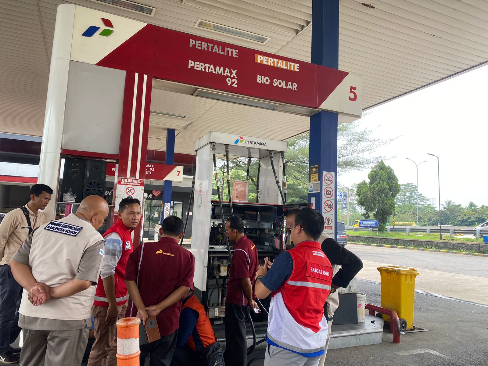 Marak kasus BBM palsu, tim pengawasan gabungan menyidak sejumlah SPBU di Kabupaten Bogor. Septi/Radar Bogor