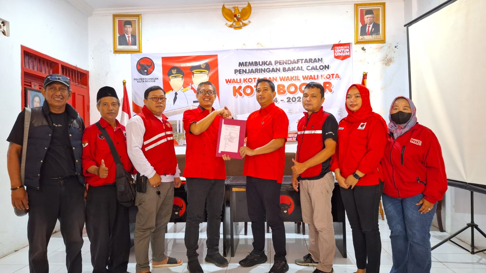 Andri Saleh Amarald menjadi orang yang pertama yang mendaftarkan diri untuk maju menjadi Balon Wali Kota Bogor 2024 ke PDIP Kota Bogor pada Rabu, (3/4/2024).﻿