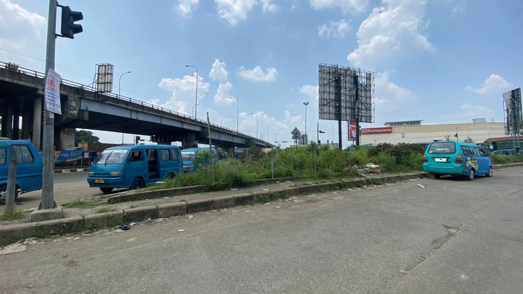 Pemcam Cileungsi bakal percantik taman di persimpangan flyover. Fiikri/Radar Bogor