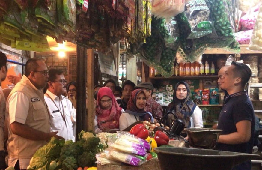 Disdagin Kabupaten Bogor melakukan operasi pasar, jelang hari raya Idul Fitri 1445H/2024. Pemantauan dilakukan salah satunya di Pasar Cigombong. IST