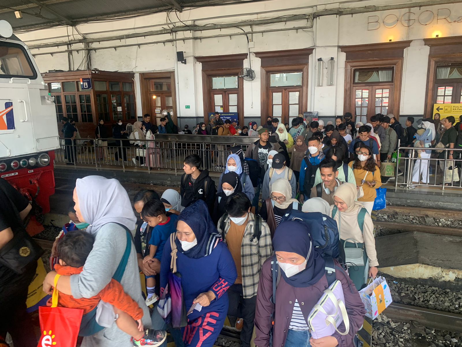 H-4 Lebaran, Perjalanan Bogor-Sukabumi Via KA Pangrango Sentuh Angka 2800 Orang per Hari. Reka/Radar Bogor