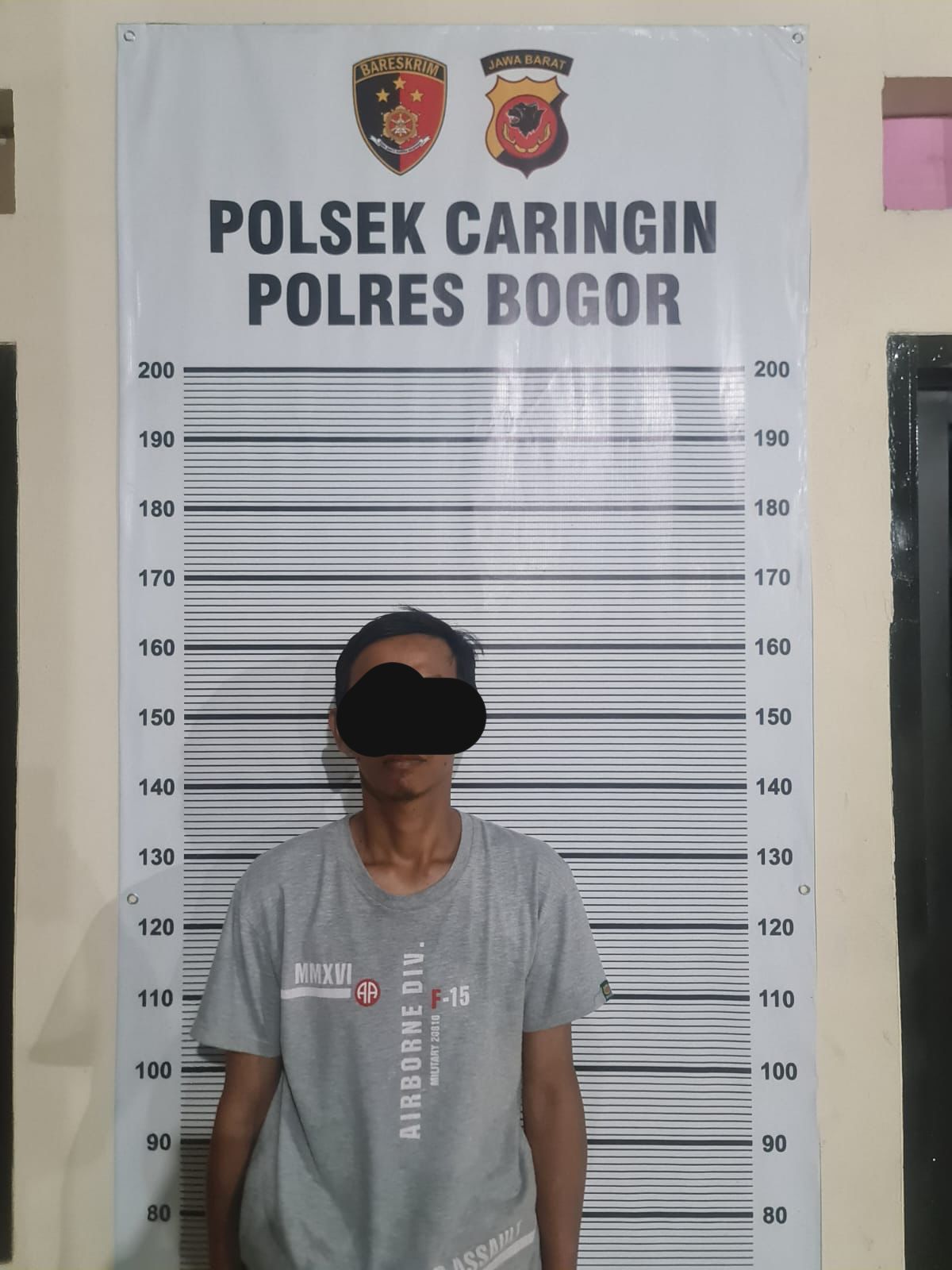 Polsek Caringin mengamankan pelaku penggelapan daging kemasan di sebuah toko di Kampung Legoknyenang, Desa Pancawati, Caringin.