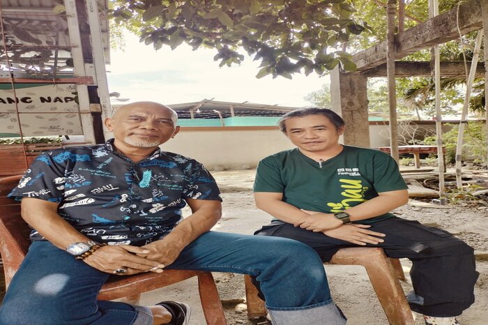 AJUKAN PRAPERADILAN : Hendly Mangkali (kanan) saat bersama Penasehat Hukumnya, Muslimin Budiman (kiri) di Palu.