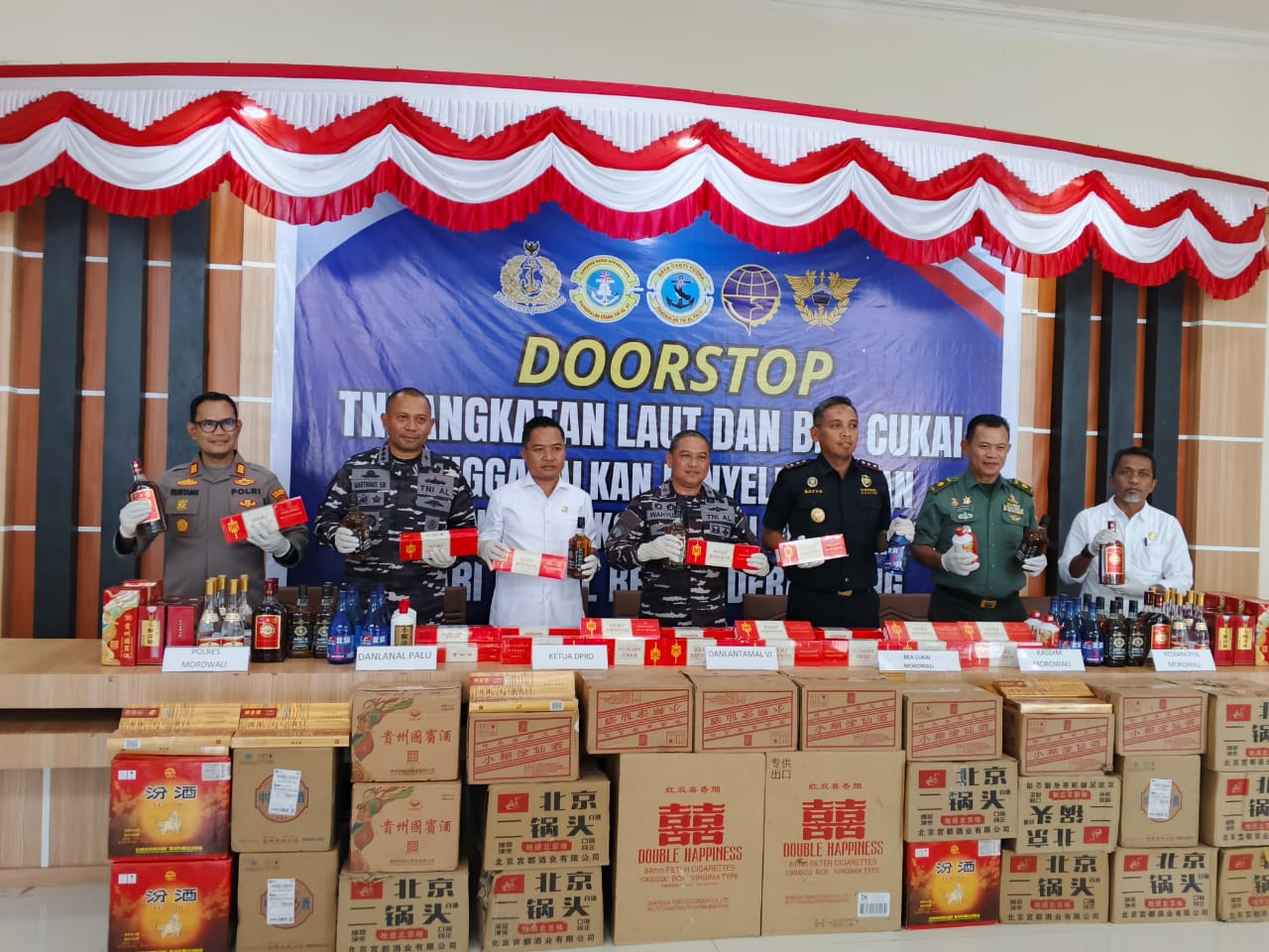 DIGAGALKAN : Tim SFQR Lanal Palu, telah berhasil menggagalkan penyelundupan minuman berakohol dan rokok merk China, dini hari, Minggu (18/05/2025).