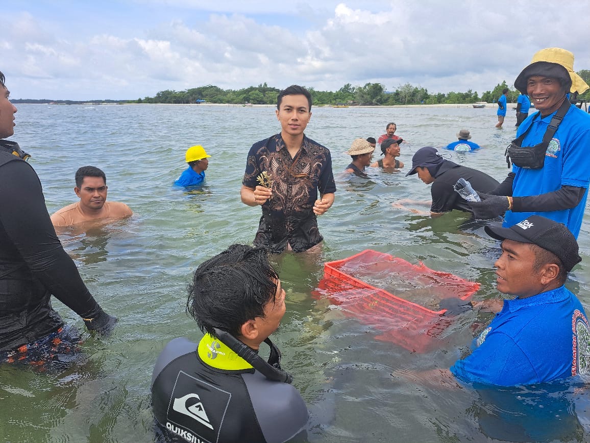 Terumbu karang merupakan komponen penting dalam ekosistem lautan.&nbsp; Fungsinya sebagai habitat dan tempat berkembangnya biota laut seperti ikan dan lain sebagainya.