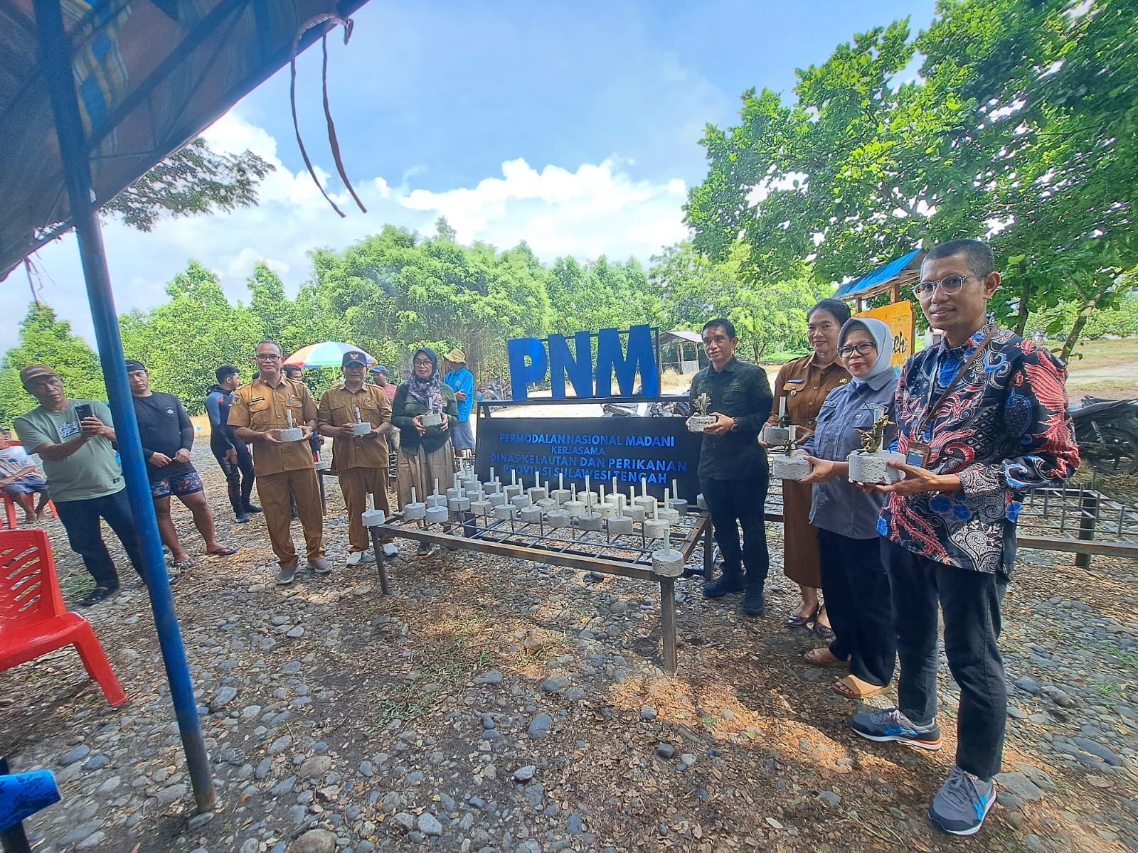 Pelatihan bervisi pelestarian lingkungan kepada Nasabah binaan PNM dan Masyarakat di Pantai Arjuna, Tolai Barat, Torue, Parigi Moutong, Sulawesi Tengah, Selasa (27/5/2024).&nbsp;