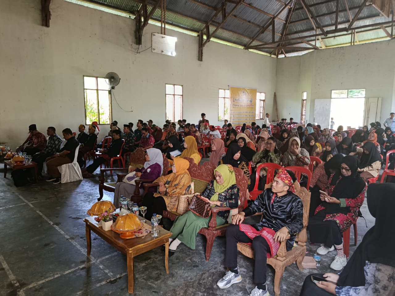 DAMPELAS SUDAH BANGKIT: Launching kamus bergambar bahasa Dampelas dilaksanakan pada Sabtu 31 Mei 2025 di Gedung Guru Desa Sabang, Kecamatan Dampelas, Kabupaten Donggala.