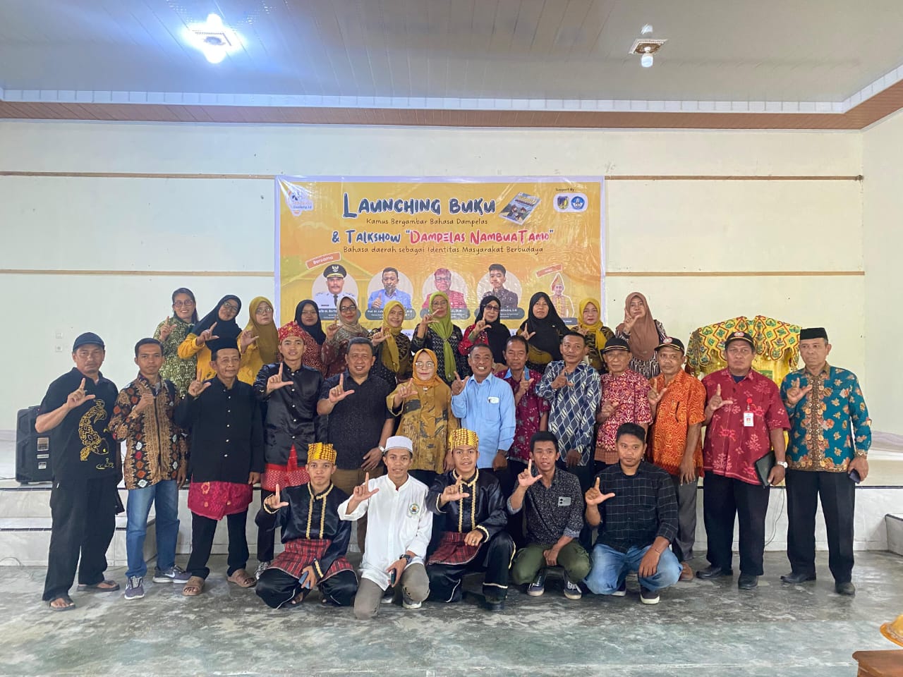 BANGKITKAN KESADARAN MASYARAKAT: Launching kamus bergambar bahasa Dampelas dilaksanakan pada Sabtu, 31 Mei 2025 di Gedung Guru Desa Sabang, Kecamatan Dampelas, Kabupaten Donggala.