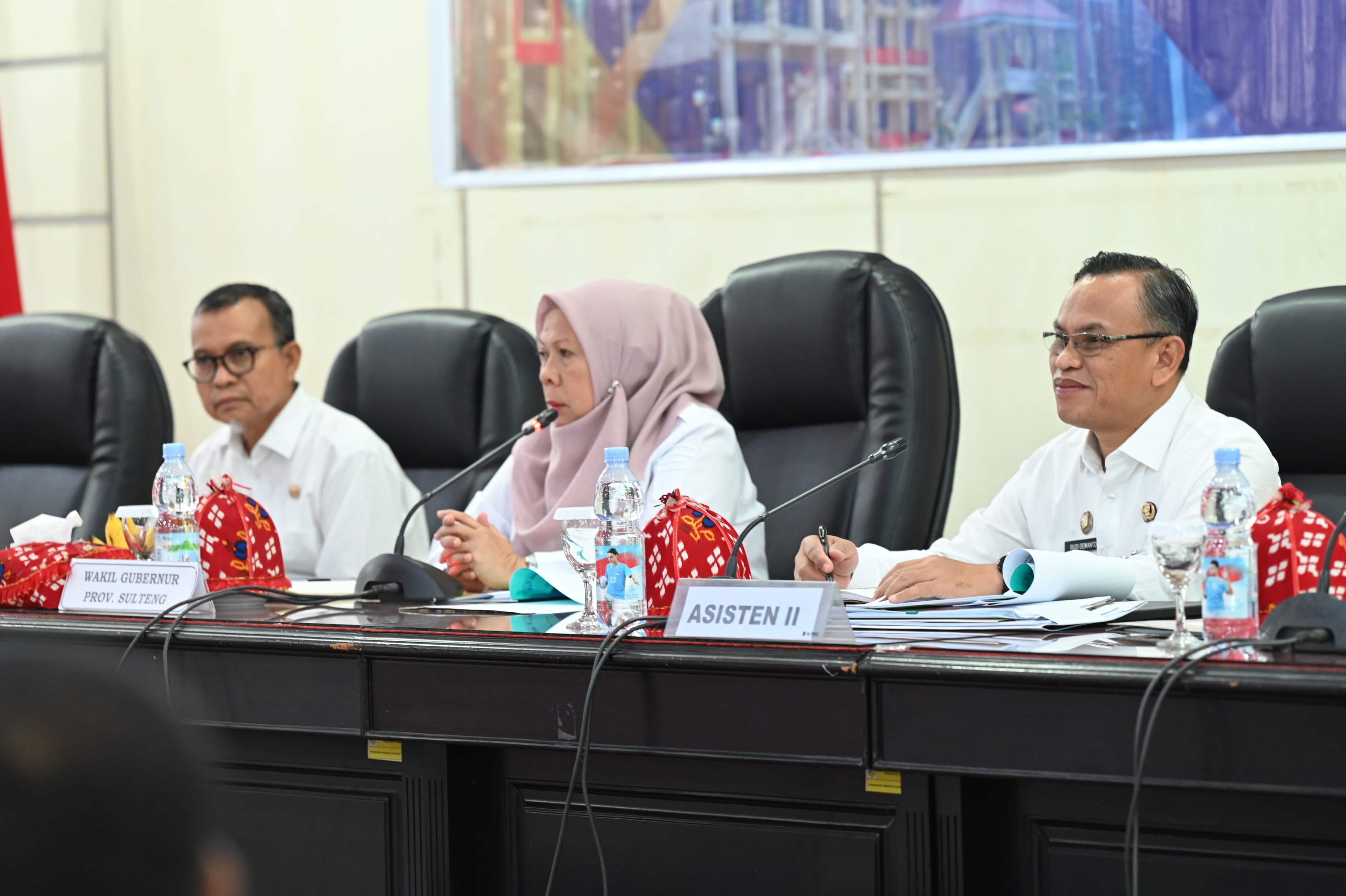 Wagub Sulteng Reny Lamadjido pimpin Pra-Rapim TEPRA dan tegaskan pentingnya percepatan realisasi APBD 2025.