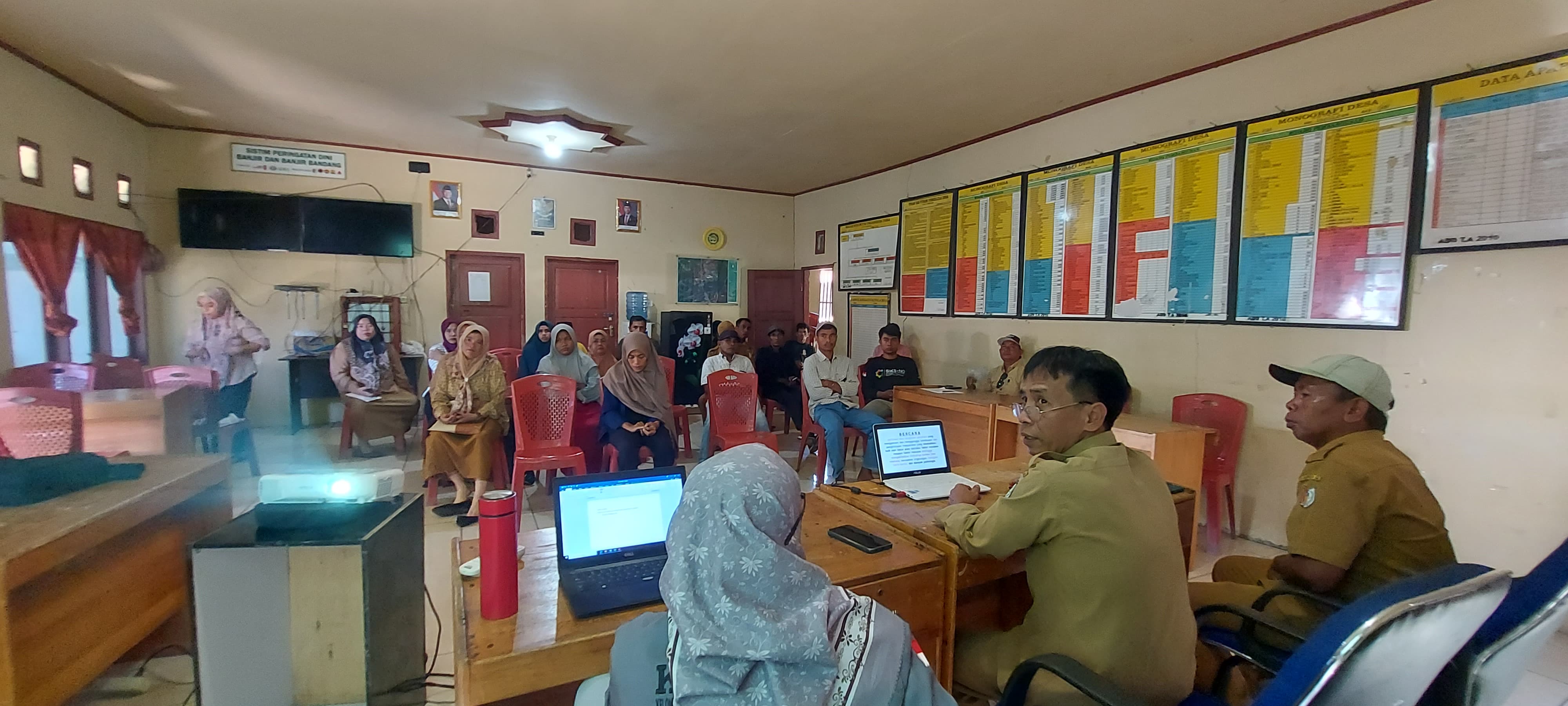 AGEN PERUBAHAN: Women Gathering di Desa Rogo, Kecamatan Dolo Selatan 25 Mei lalu, di mana para perempuan dan pemuda di desa tersebut ditingkatkan kempuannya.