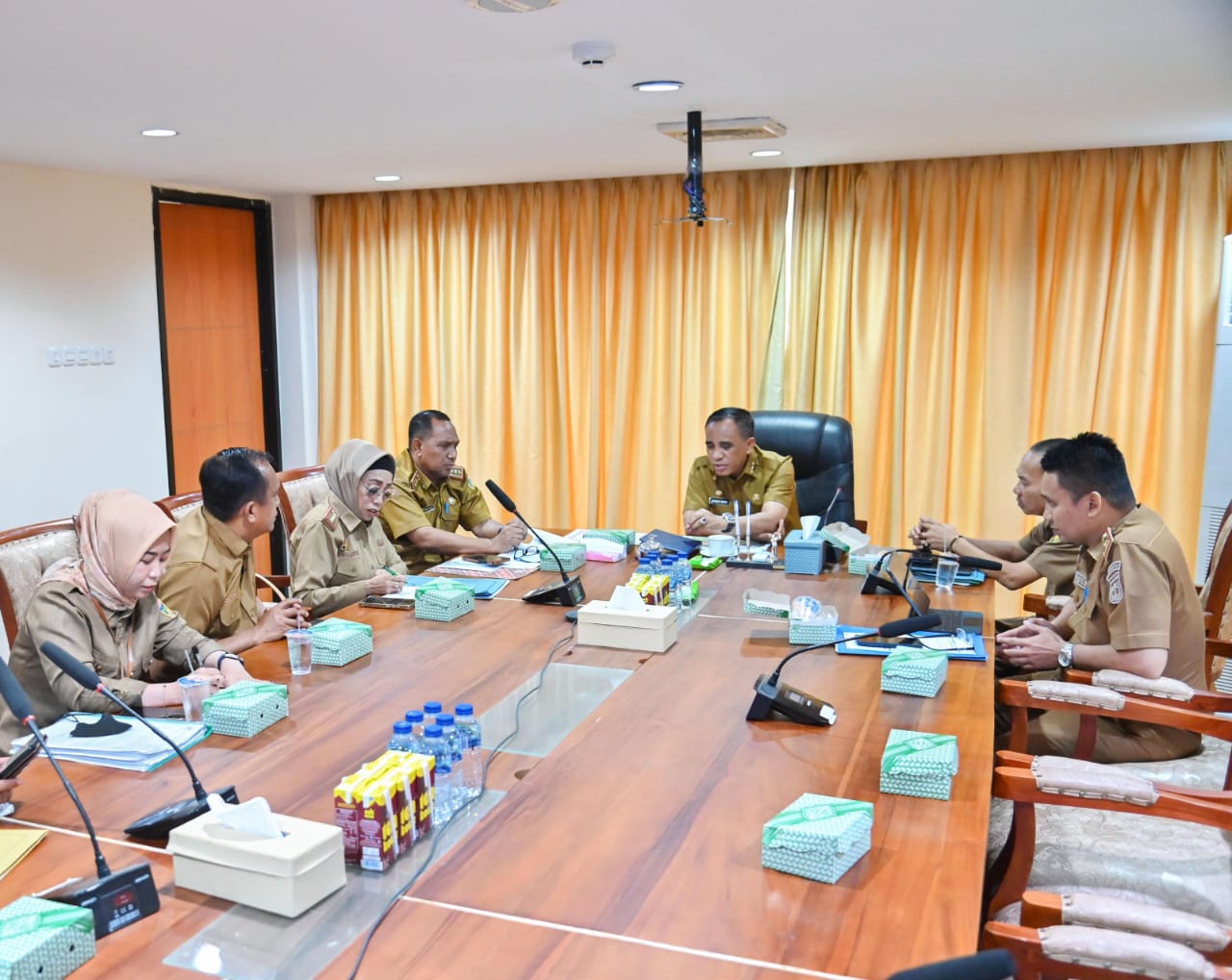 Gubernur Sulawesi Tengah Anwar Hafid saat mengikuti Rakor Ketahanan Pangan secara virtual dari ruang kerja, Selasa (3/6/2025).