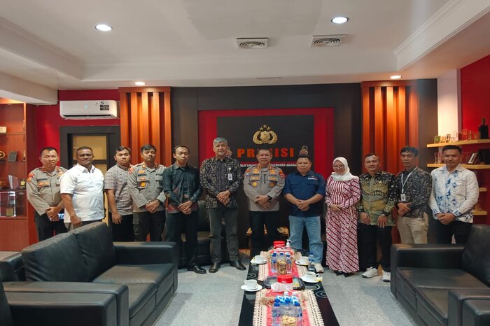 SILATURAHMI : Kepala Komnas HAM Sulteng dan jajaran saat bersilaturahmi dengan Kapolresta Palu.
