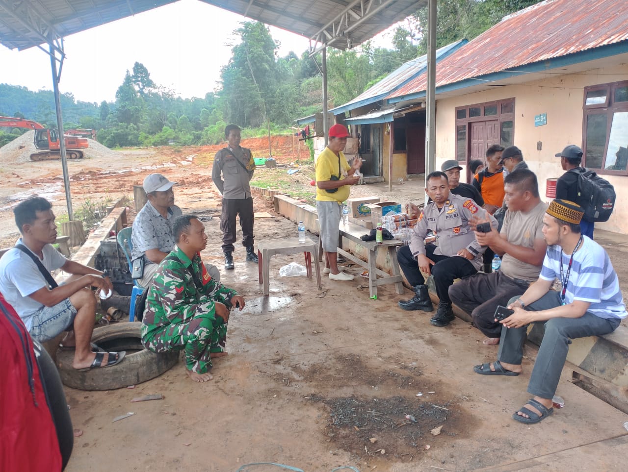 Tim gabungan bersiap melakukan pencarian korban longsor di Desa Tirtanagaya, Kecamatan Bolano Lambunu, Parigi Moutong.
