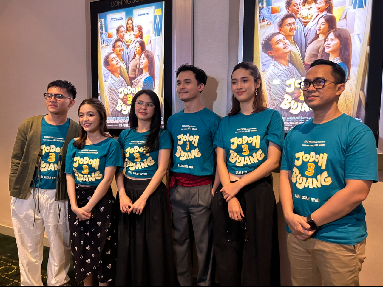 Gala Premier pemutaran film &ldquo;Jodoh 3 Bujang&rdquo; di Kota Palu turut dimeriahkan sejumlah pemeran serta sutradaranya. Rencananya film ini akan tayang serentak pada 26 Juni 2025