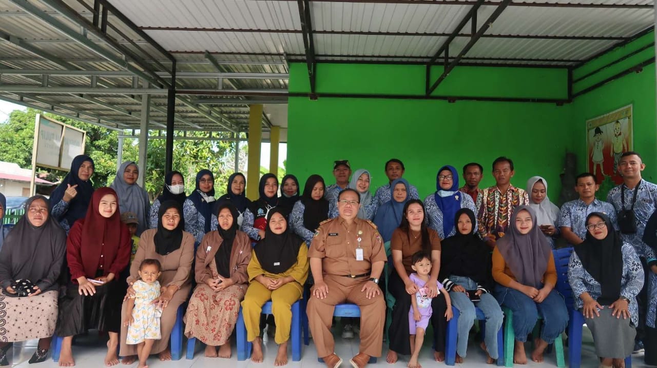 PELAYANAN : PLKB Kabupaten Touna melaksanakan kirab bangga kencana dan pelayanan KB gratis, Selasa (24/06/2025).(FOTO : HERIYANTO LIMAHU/RADAR PALU).