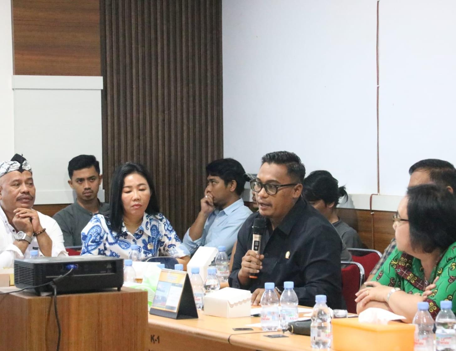 Arief Ibrahim (pegang mic)