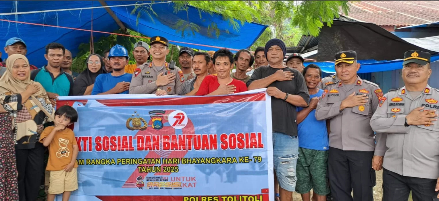 PEDULI : Kapolres Tolitoli bersama puluhan nelayan di Kelurahan Sidoarjo, melakukan aksi kepedulian.(FOTO : AHMAD HAMDANI/RADAR PALU).