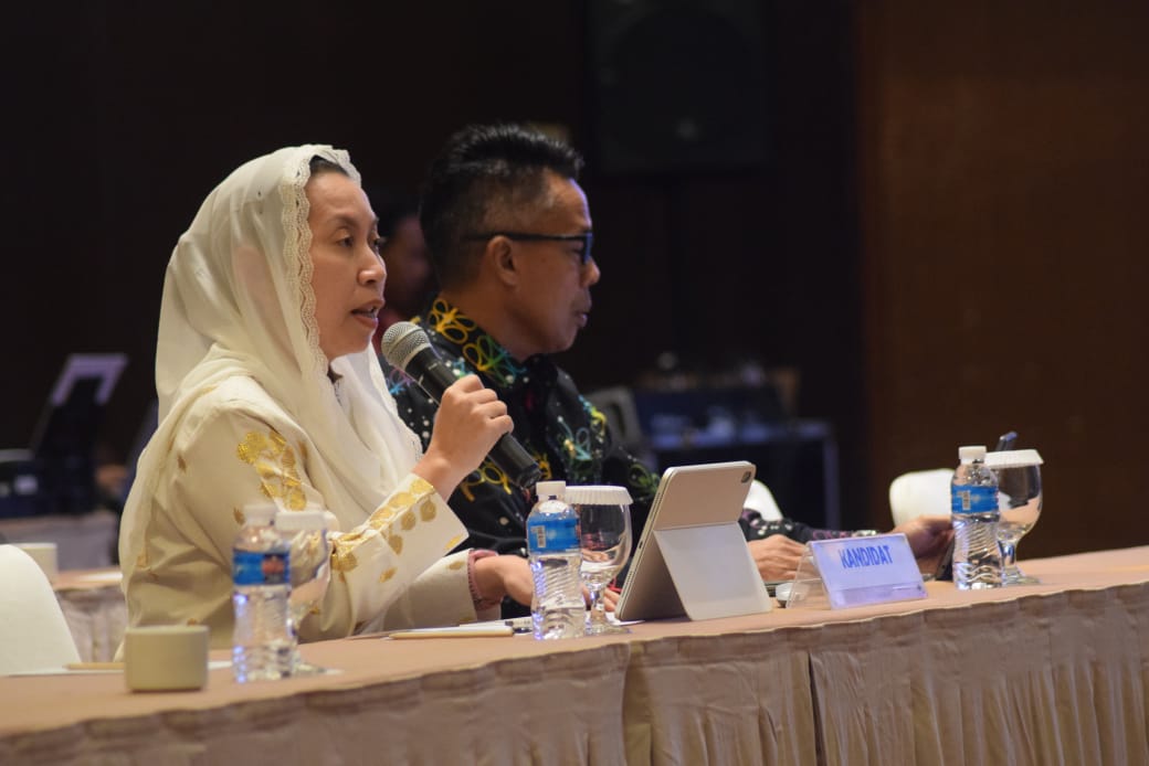 TREN POSITIF: Wakil Walikota Palu, Imelda Liliana Muhidin saat sesi pemaparan penilaian Paritrana Award 2024 tingkat Provinsi Sulawesi Tengah pada Kamis (26/6/2025).