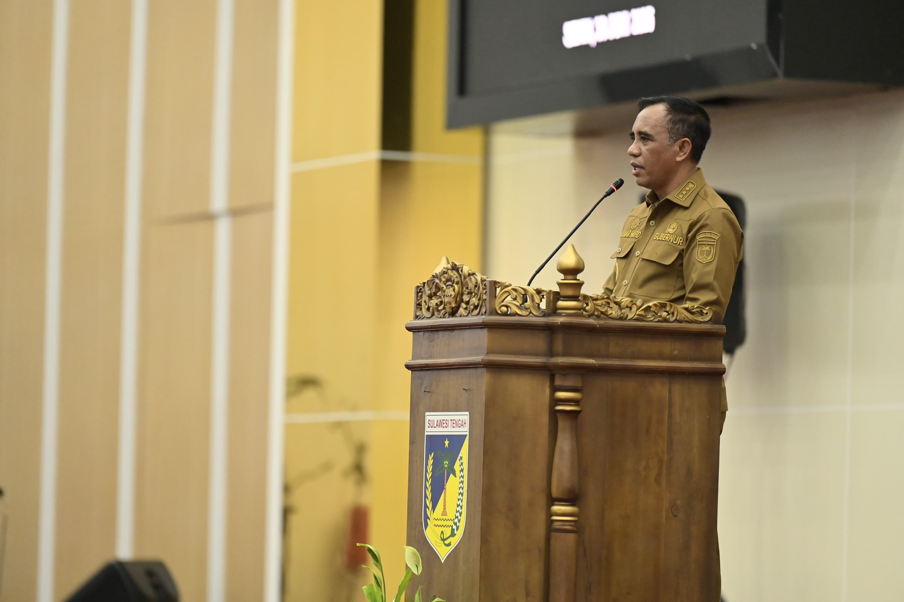 Gubernur Anwar Hafid saat memaparkan arah kebijakan fiskal daerah kepada kepala daerah se-Sulteng dalam Musrenbang RPJMD, Senin (30/6).