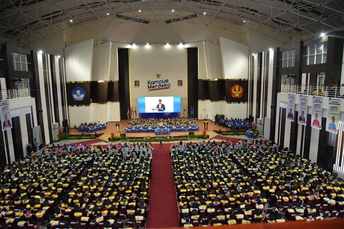 Ruangan auditorium Untad saat pelaksanaan wisuda.