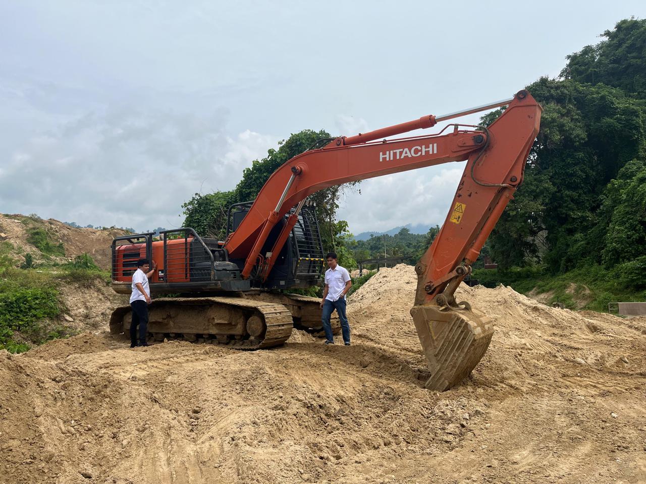 Salah satu Alat Berat yang terpantau oleh Komnas Ham Sulteng, saat melakukan peninjauan lapangan di Kabupaten Parimo.