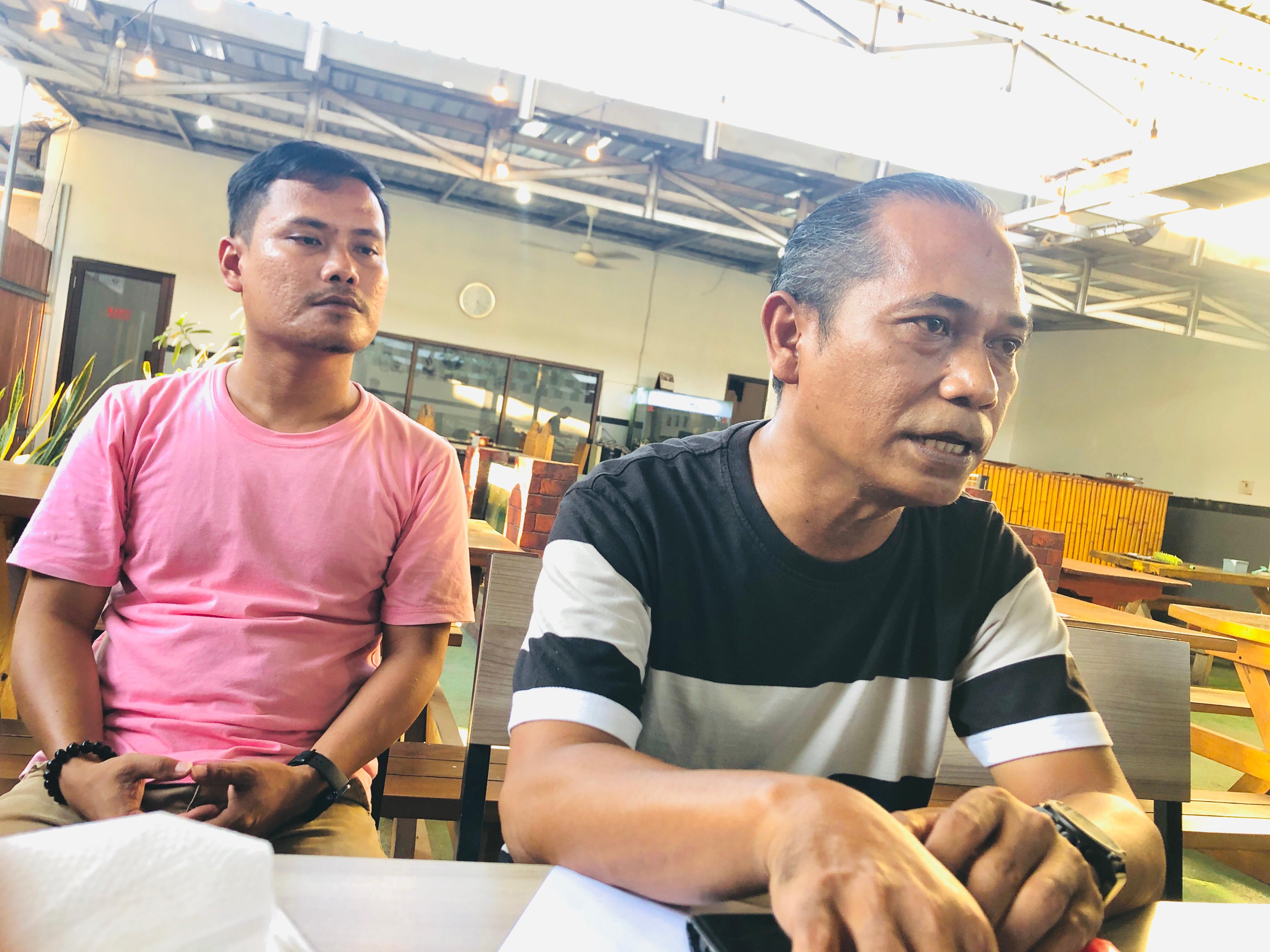 MENJELASKAN : Ketua KPU Sigi, Soleman, saat menjelaskan proses pembayaran honorer PPS sebanyak 1.038 orang.(FOTO : ANGEL SUMBARA/RADAR PALU).