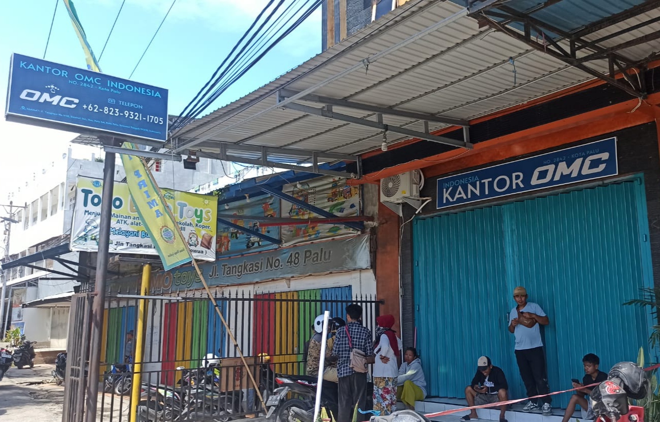 Sejumlah member OMC mendatangi kantor OMC di Jalan Tangkasi, Kelurahan Birobuli Selatan, Kota Palu.