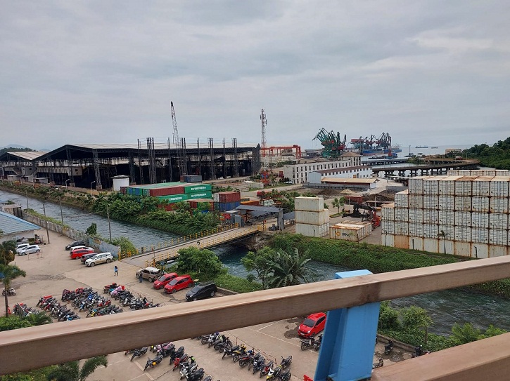 KAWASAN PELABUHAN : Pelabuhan laut dikawasan PT IMIP dikhususkan bongkar muat kapal hasil hilirisasi perusahaan-perusahan yang menjadi tenant untuk kepentingan ekspor dan impor.