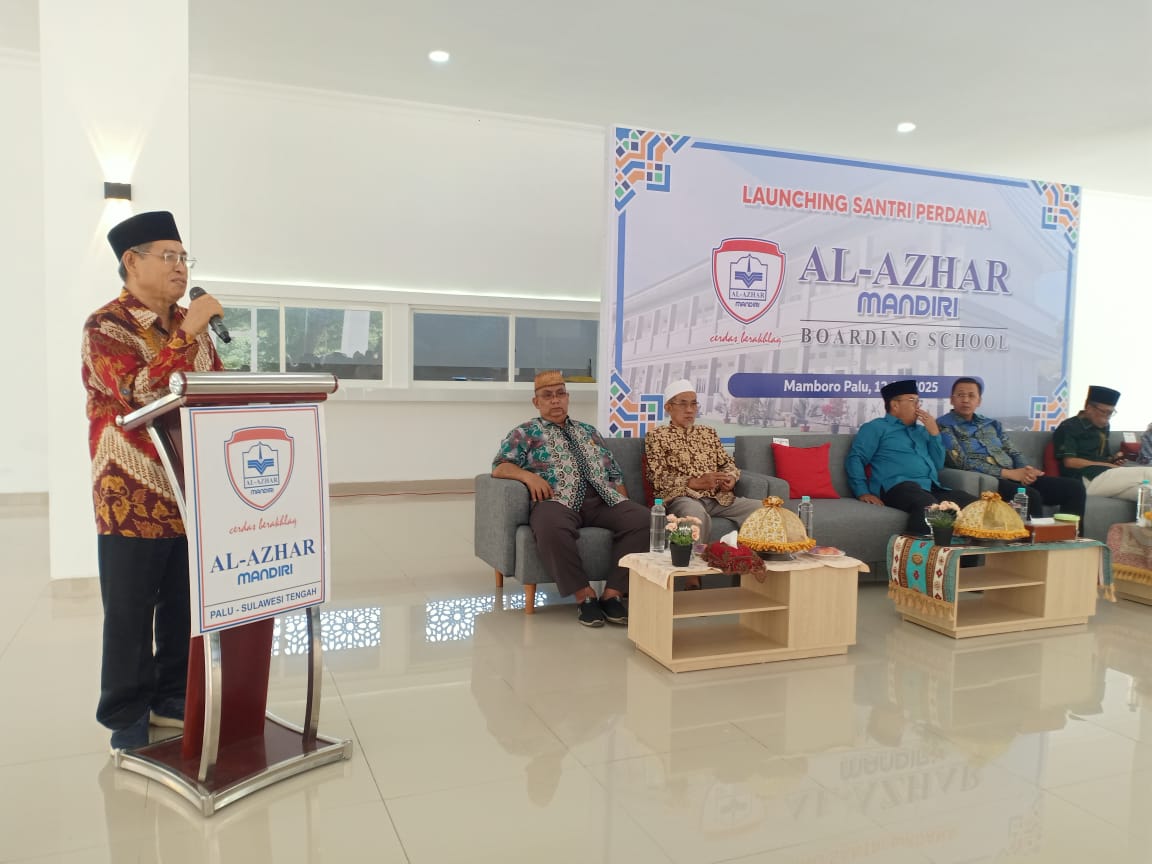 INSPIRASI : Direktur Yayasan Al-Azhar Mandiri Palu, H. Abd. Basit Arsyad, saat mengungkap inspirasinya membangun MA Boarding School di Palu.(FOTO : MUCHSIN SIRADJUDIN/RADAR PALU).