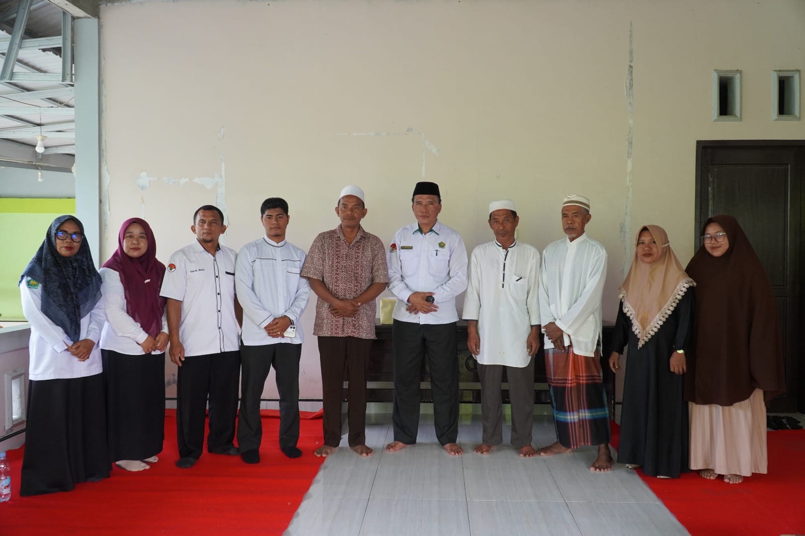 MASJID: Pembentukan perpustakaan keagamaan Islam di Masjid Ikhlasul Amal, Jumat (11/07/2025).(FOTO : HERIYANTO LIMAHU/RADAR PALU).