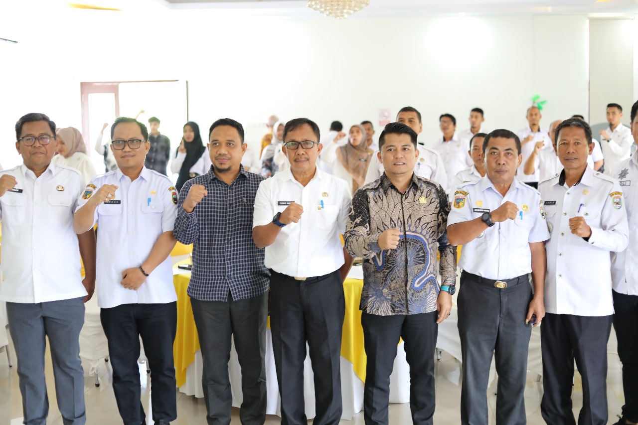 MEMBUKA : Sekkab Morowali, Yusman Mahbub, membuka FGD pembangunan berkelanjutan, Rabu (16/07/2025).(FOTO : SUPRIYONO/RADAR PALU).