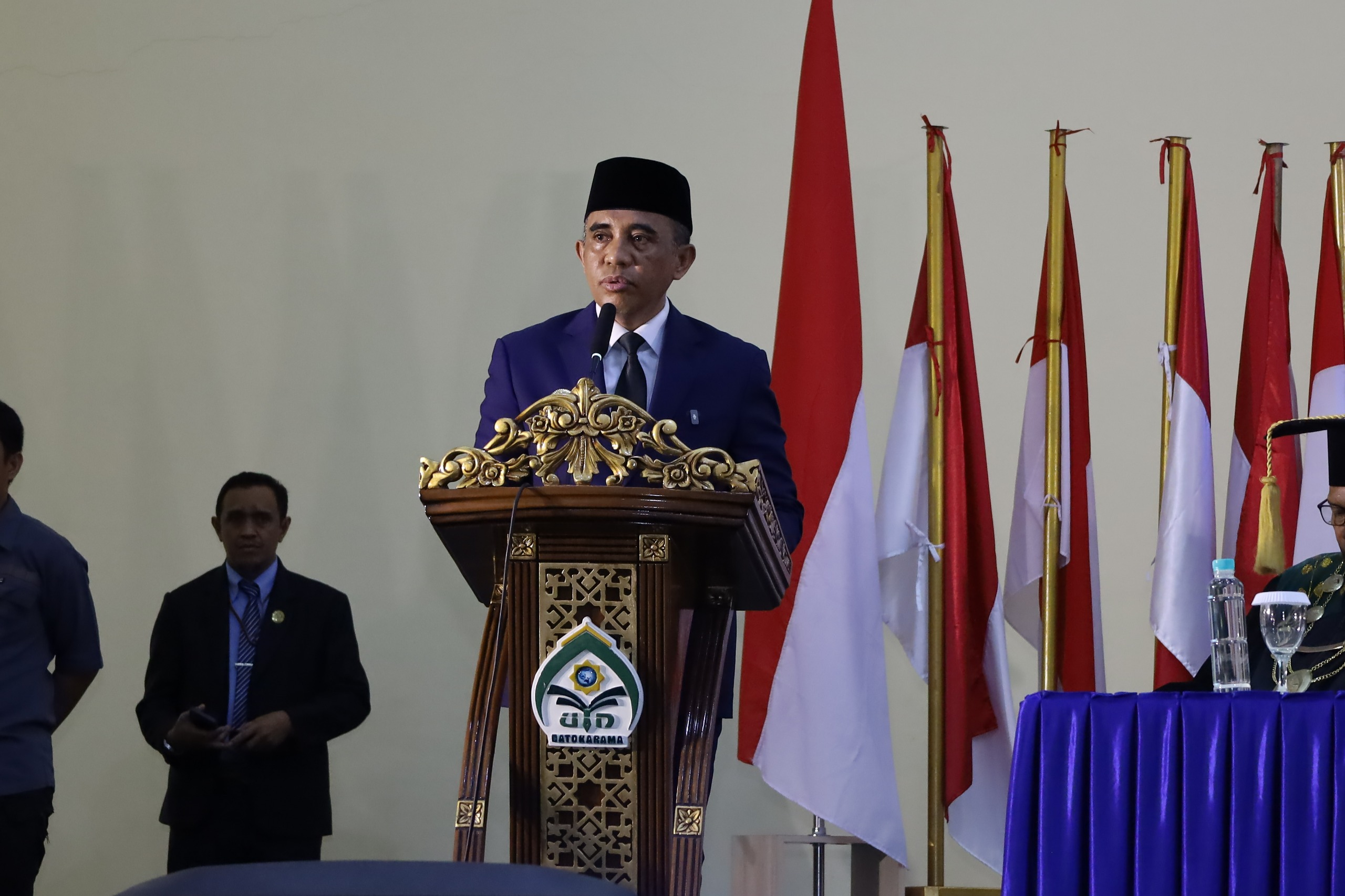 Gubernur Anwar Hafid memberikan sambutan pada Wisuda Ke-44 UIN Datokarama Palu, Sabtu (26/7/2025)