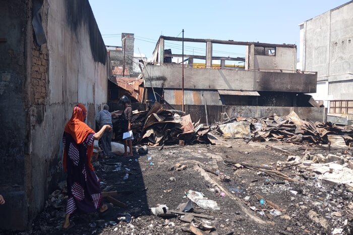 USAI TERBAKAR : Puing-puing bangunan usai kebakaran Pasar Inpres Manonda Palu, belum lama ini.