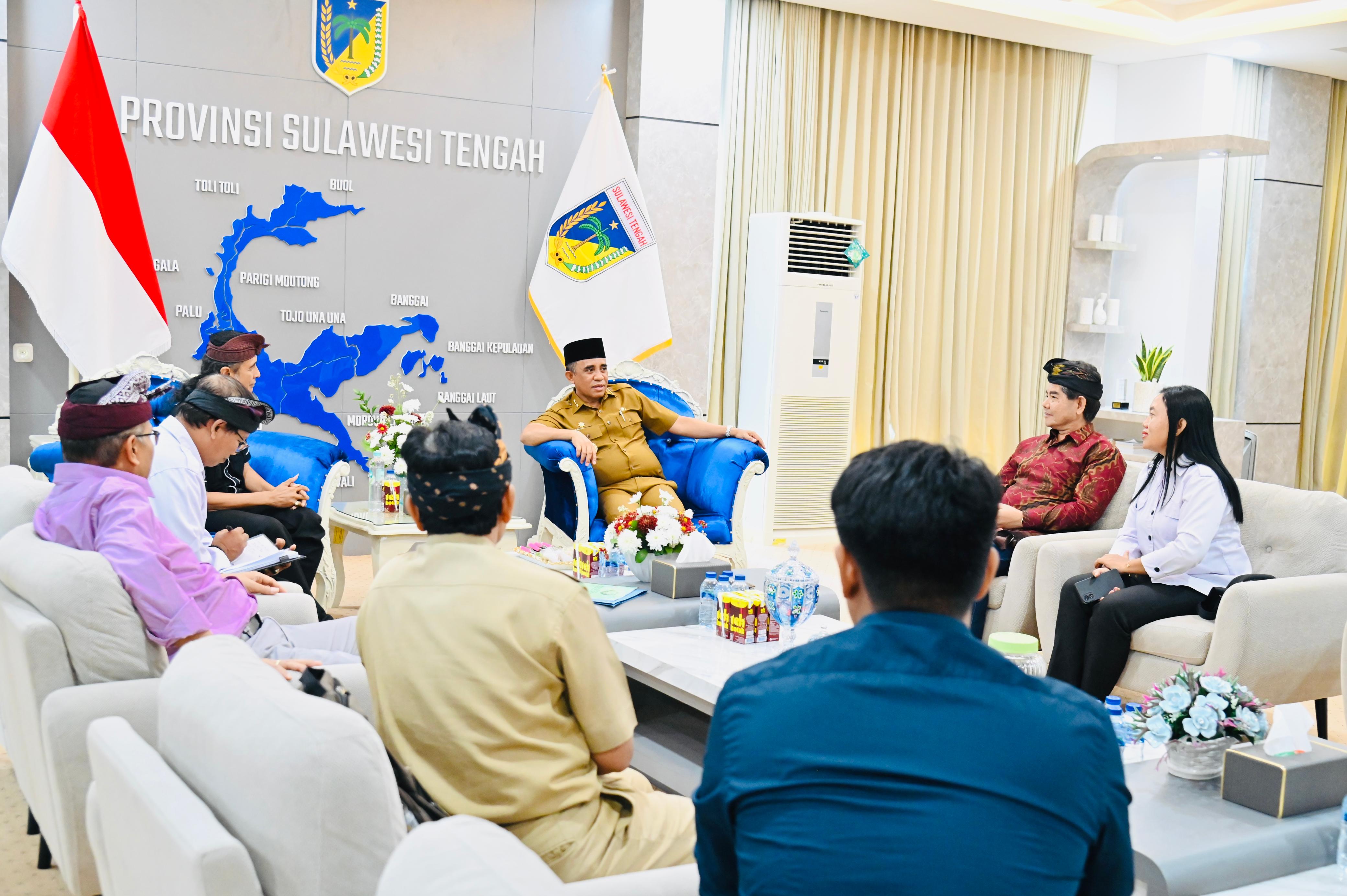 Ketua LPDG Sulteng bertemu Gubernur Anwar Hafid di Palu bahas rencana Utsawa Dharma Gita 2026. Foto: Humas Pemprov