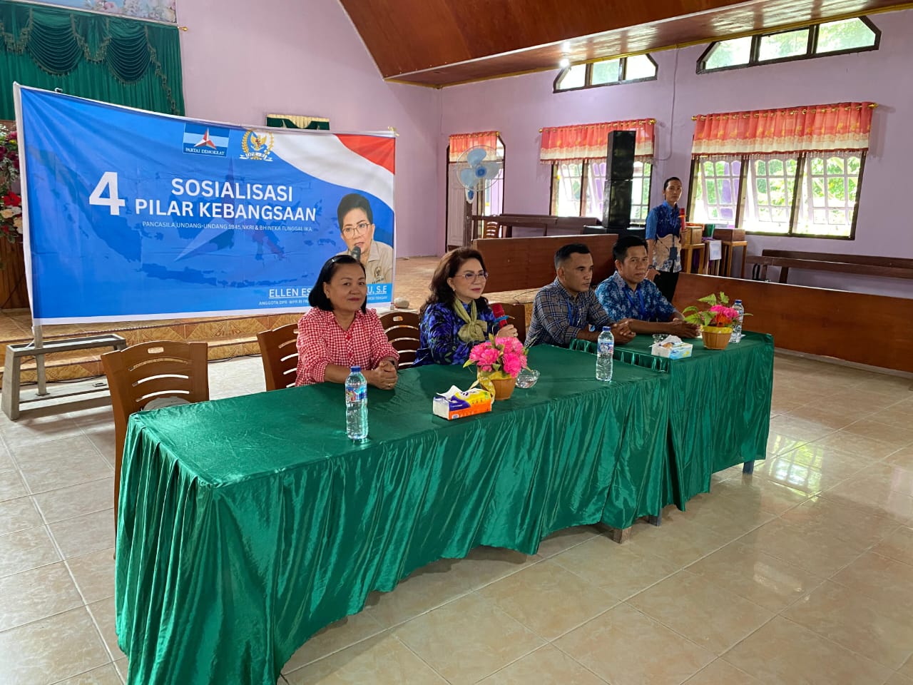 Ellen Ester Pelealu Saat Sosialisasikan Empat Pilar Kebangsaan Di Desa Dewua, Poso Pesisir Selatan, Kabupaten Poso