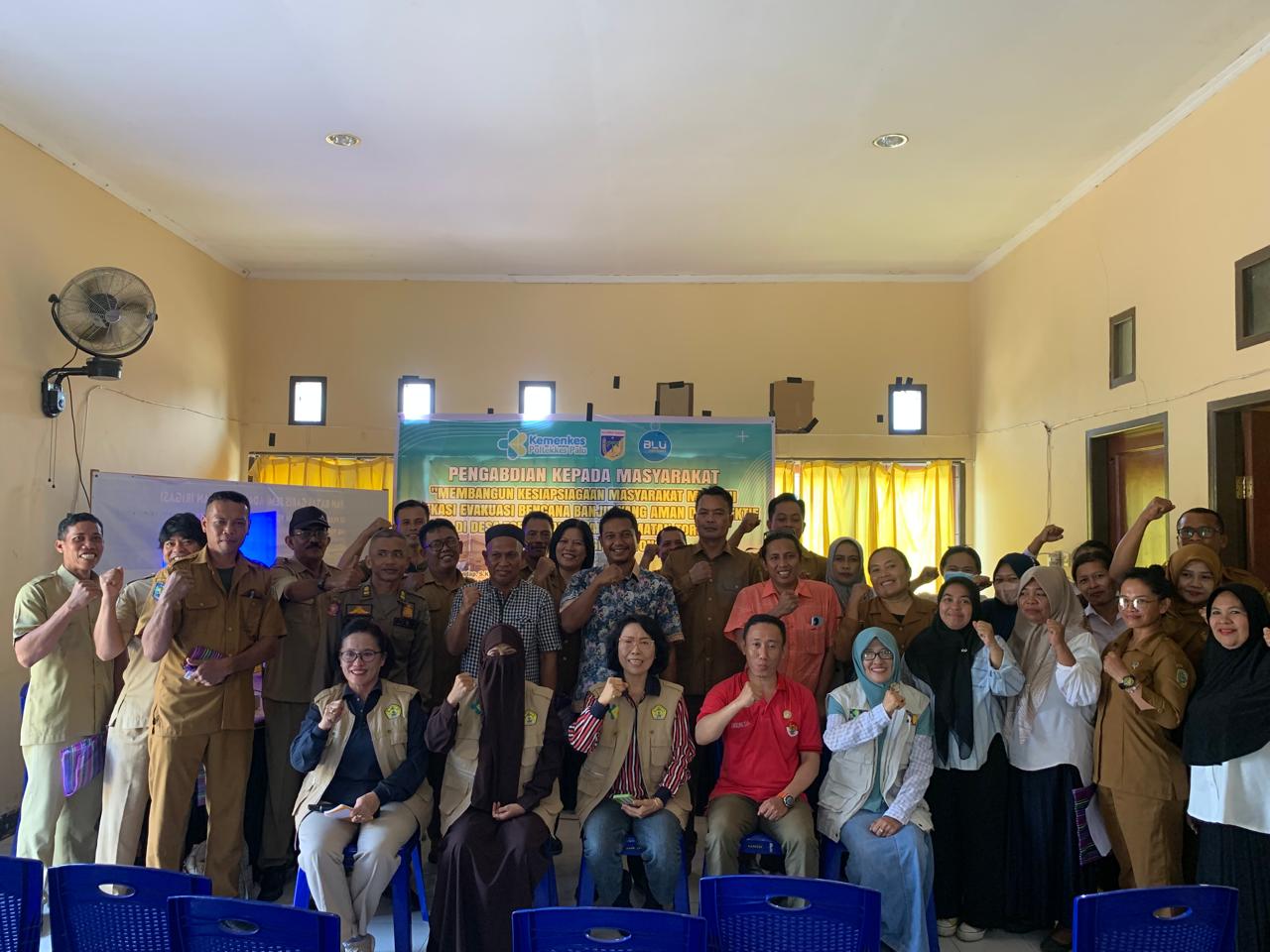 TINGKATKAN KEMAMPUAN WARGA : Kegiatan pengabdian kepada masyarakat di Desa Torue dan Tolai pada 28-29 Juli 2025 oleh Tim Dosen Poltekkes Kemenkes Palu.