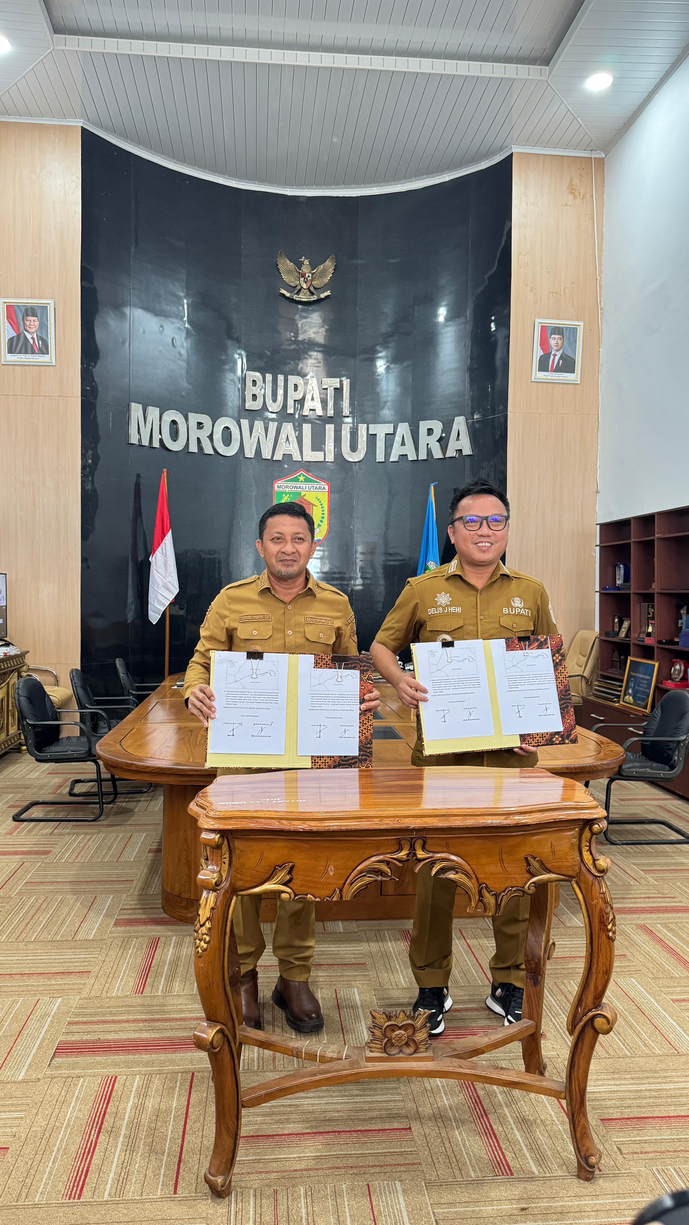 SEPAKAT : Bupati Touna Ilham Lawidu bersama Bupati Morut Delis Julkarson Hehi, sepakat bahas tapat batas administrasi.(FOTO : HERIYANTO LIMAHU/RADAR PALU).