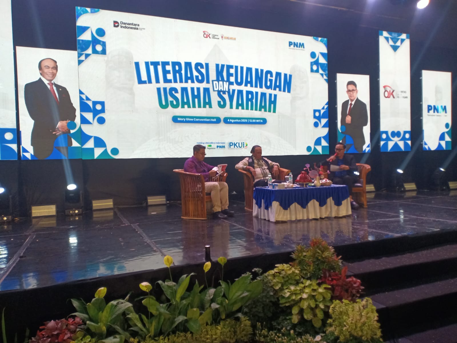 DIALOG : Anggota Komisi XI DPR RI, H. Muhidin Said, saat berdialog dengan pengusaha UMKM di Sulawesi Tengah.(FOTO : ISTIMEWA/RADAR PALU).