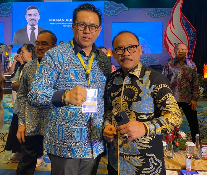 Gubernur Sulbar, Suhardi Duka bersama Ketua Apindo Sulteng, Wijaya Chandra saat bertemu di Bandung